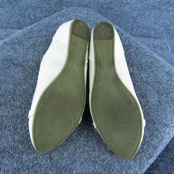 Cliffs by White Mountain Playdate Women Flat Shoe Beige Synthetic Slip On Sz 8.5 - Picture 7 of 9